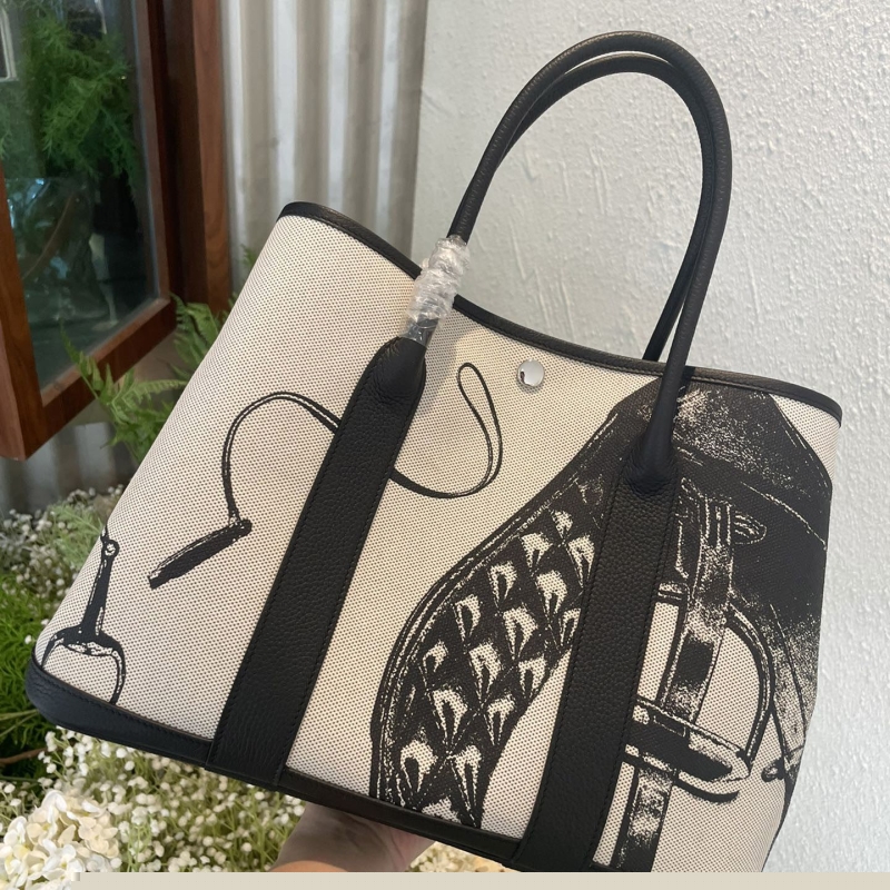 H**mes shopping bags